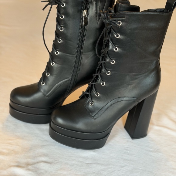 London Rag Boots - Picture 3 of 4